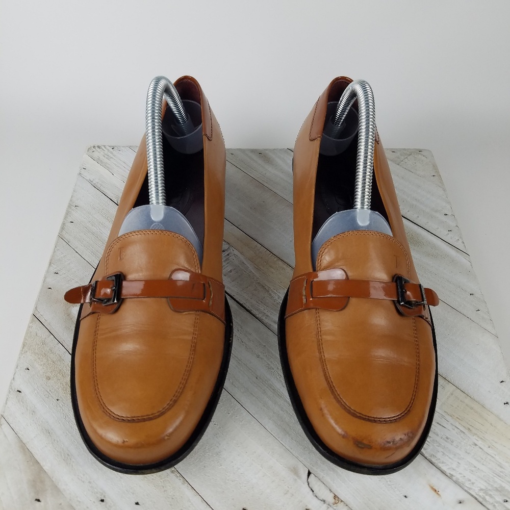 Tods Womens Loafer in Tan Color Sz 9.5